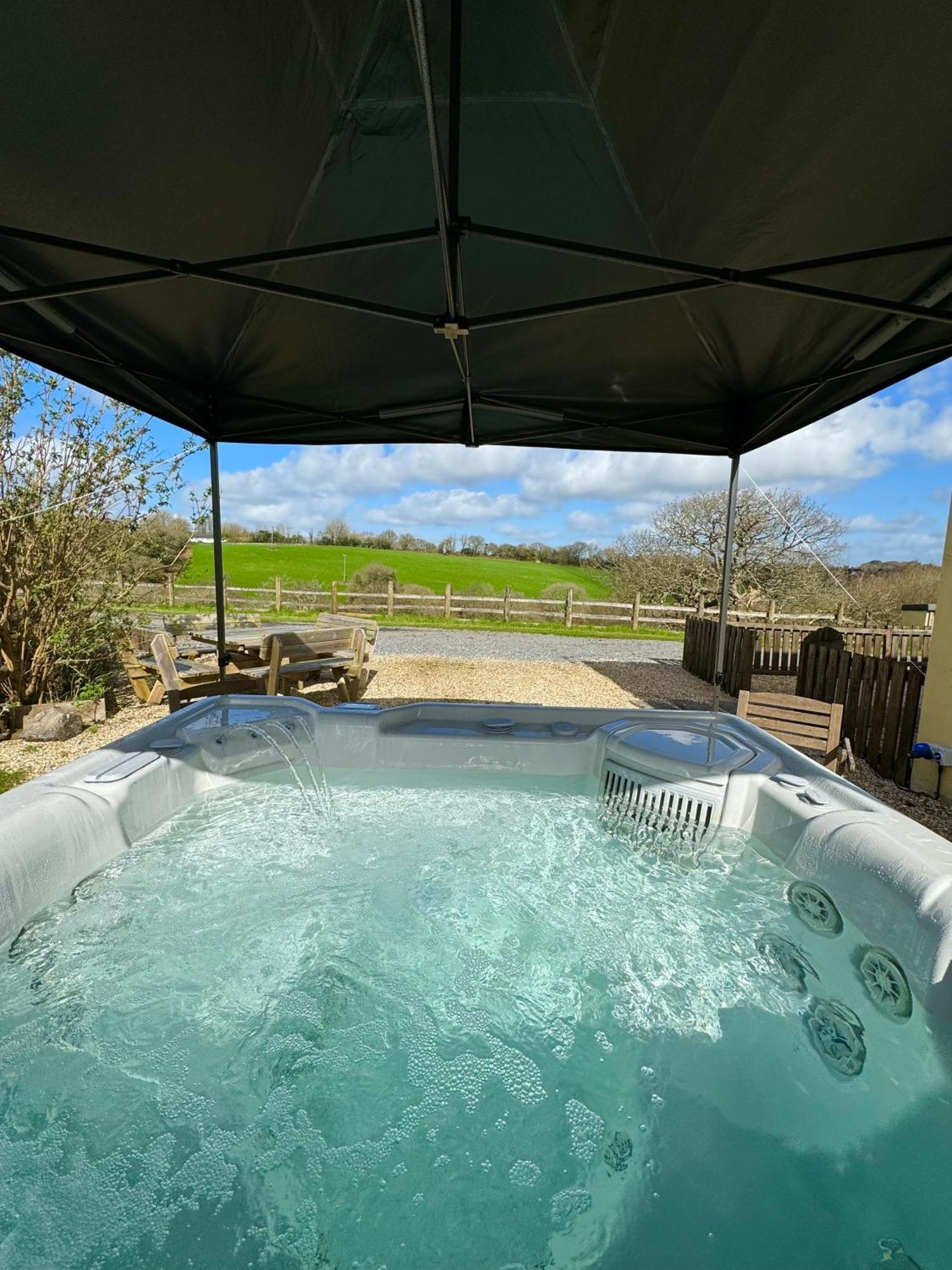 Meadowsweet Cottage Jacuzzi Edition Saundersfoot Esterno foto